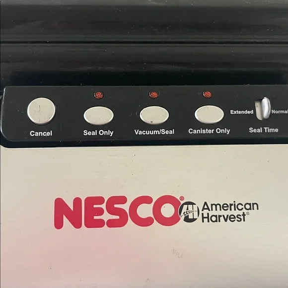 NESCO VS-02 Vacuum Sealer Machine /Food Starter Kit with Automatic Shut-Off - Picture 4 of 10